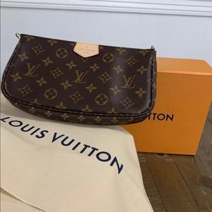 ⭐️SOLD⭐️Multi Pochette Accessoires